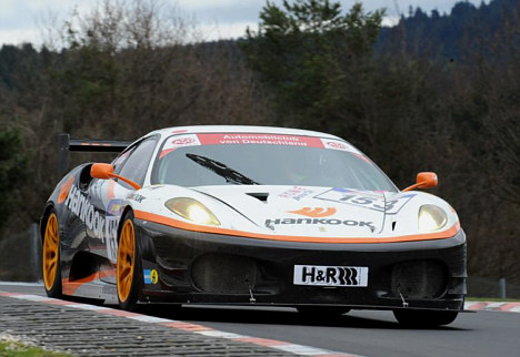 Allan Simonsen skal igen køre i Farnbacher's Ferrari.